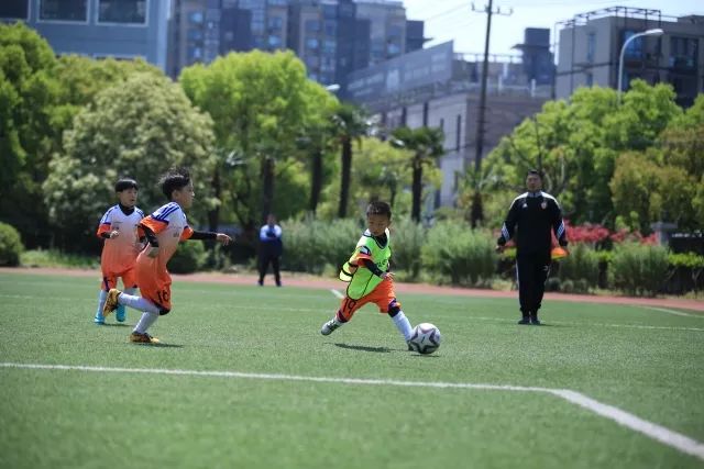 贾诚25+9山东大胜广东 吴前23分浙江胜广州